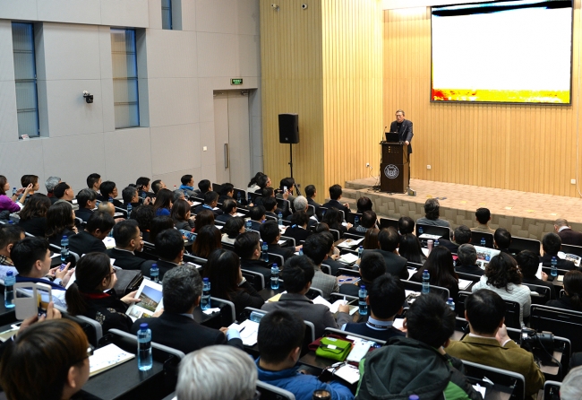 裴校长作报告 裴校长作报告