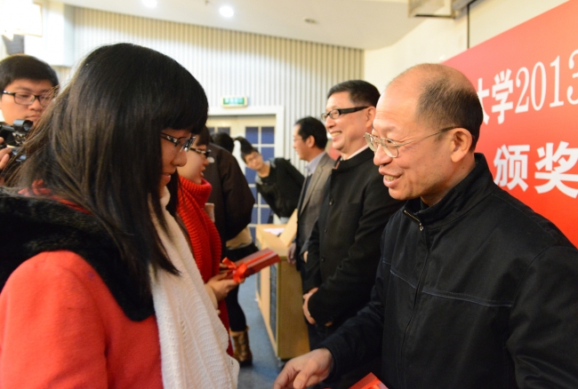 2013同济大学光华奖学金颁奖典礼举行1 2013同济大学光华奖学金颁奖典礼举行1