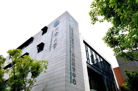 街道上的建筑描述已自动生成