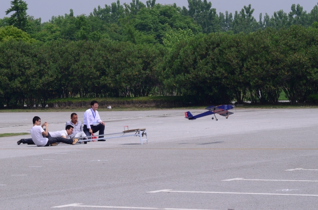 图2 弹射 图2 弹射