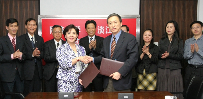 与淡江大学合作签约 与淡江大学合作签约