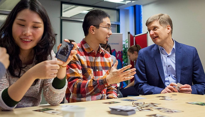 150219_tongji-lounge_chinese_new_year_card_game_photo_mikko_raskinen_75percent