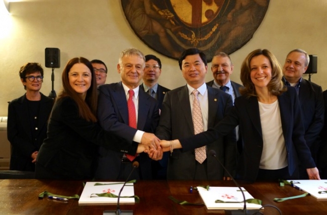 与佛罗伦萨市政府签约 与佛罗伦萨市政府签约